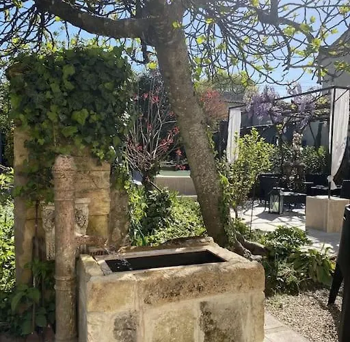 With Charm, Le Figuier Lejlighed