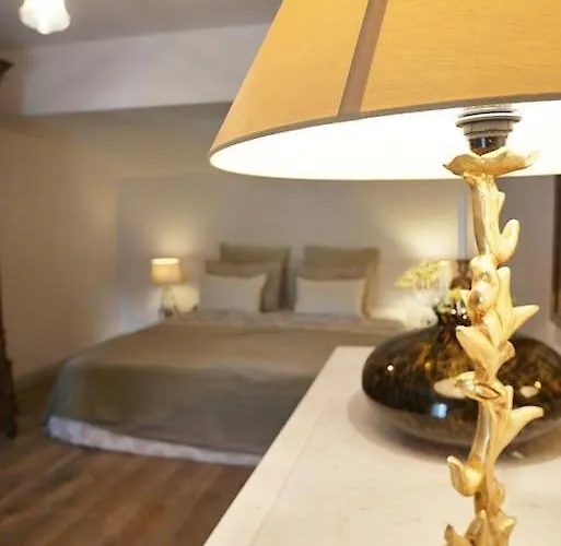 With Charm, Le Figuier Lejlighed