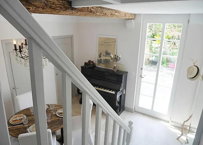 With Charm, Le Figuier Lejlighed